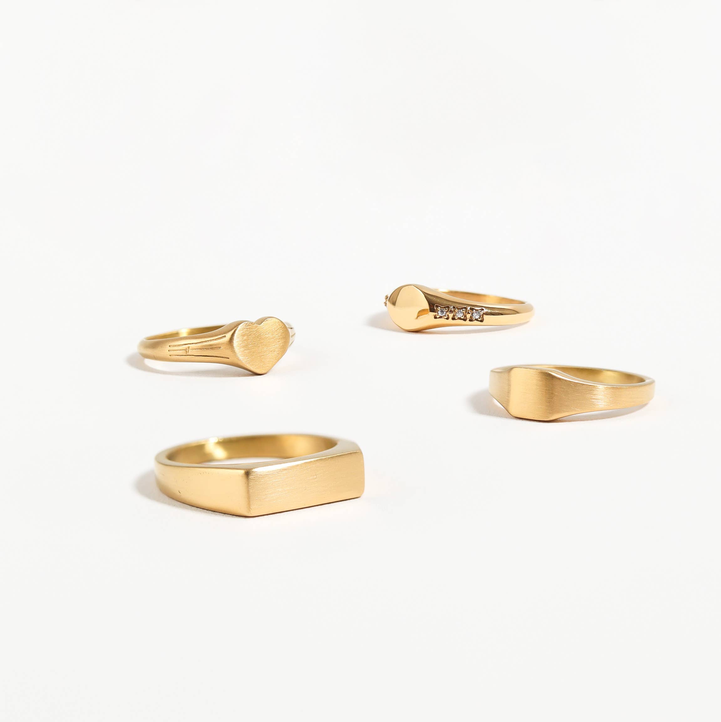 18k Gold Heart Ring - Engravable Heart Signet Ring for Women