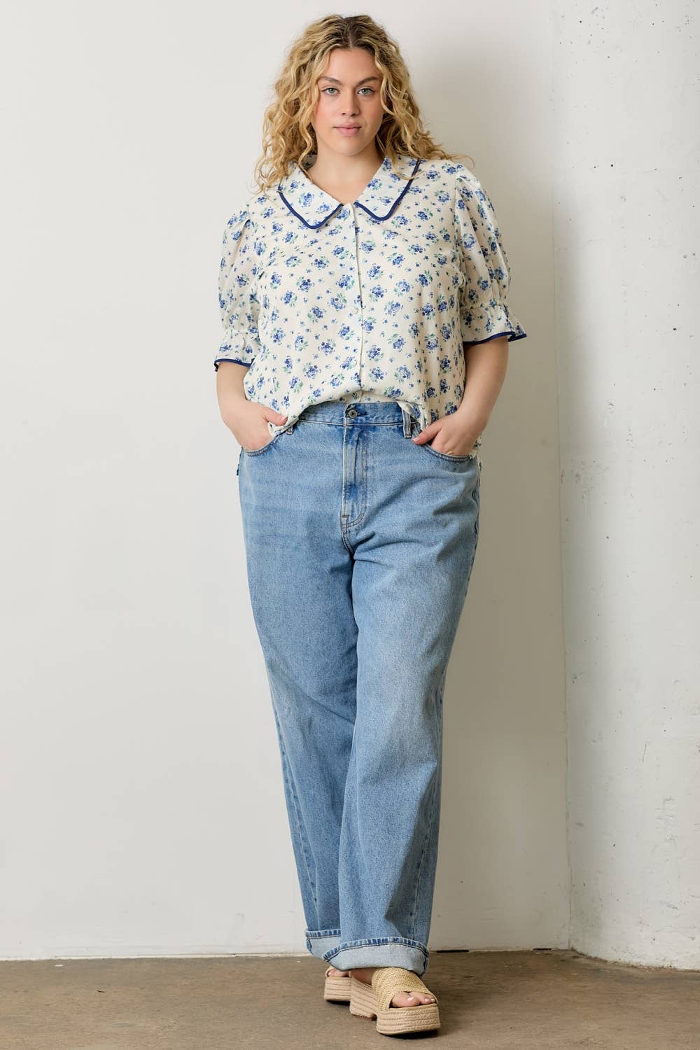 (PLUS) PRINTED FLORAL COLLAR TOP