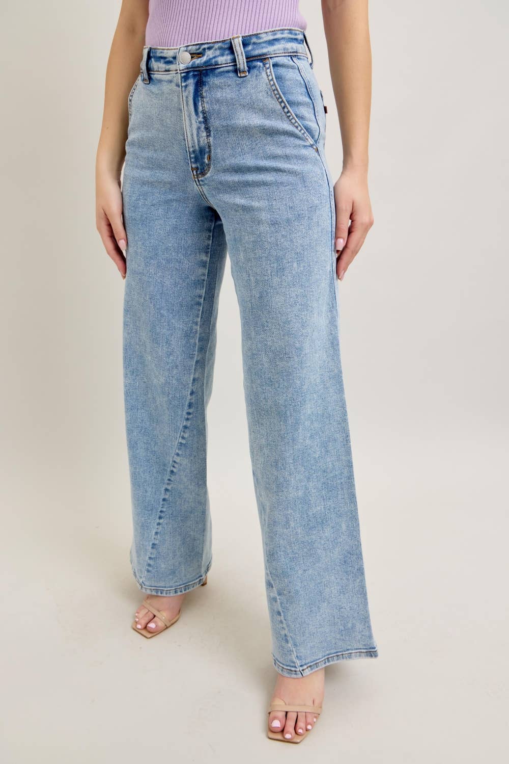 HW Stone Wash Retro Wide Fit w Skewed Inseam