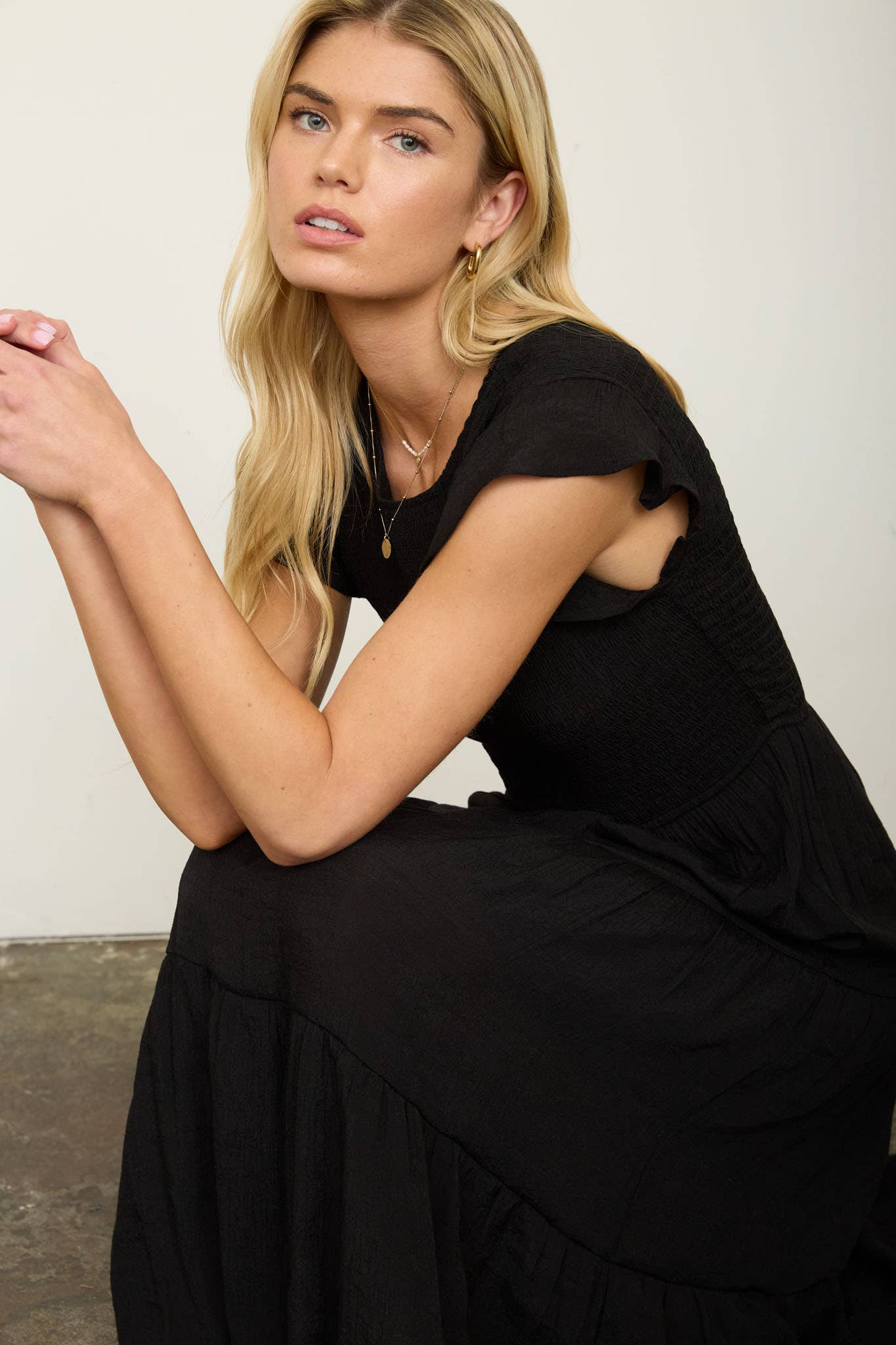TIERED SMOCKED SHORT SLEEVE MIDI DRESS