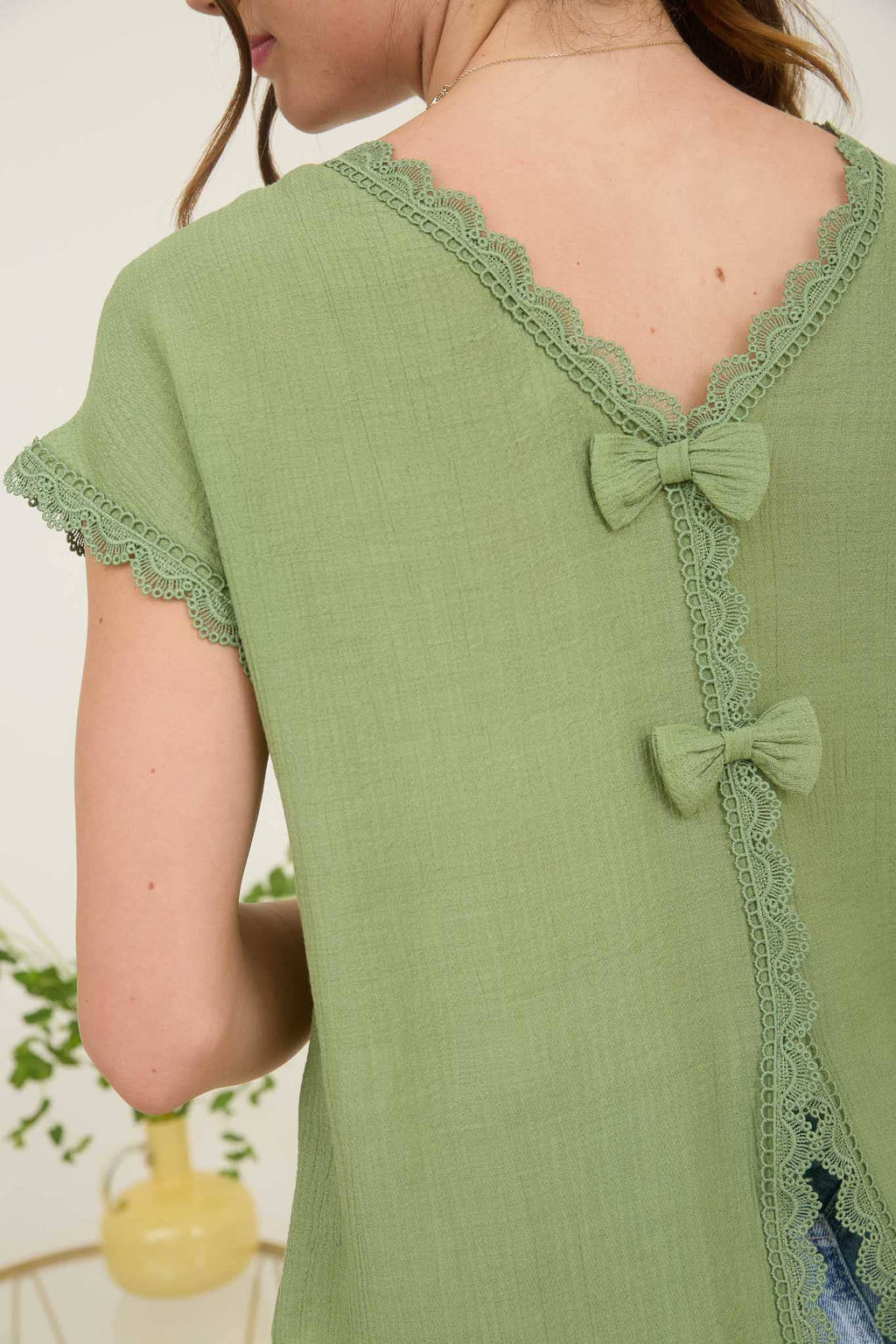 LACE TRIM BACK BOW DETAIL SHORT SLEEVE BLOUSE