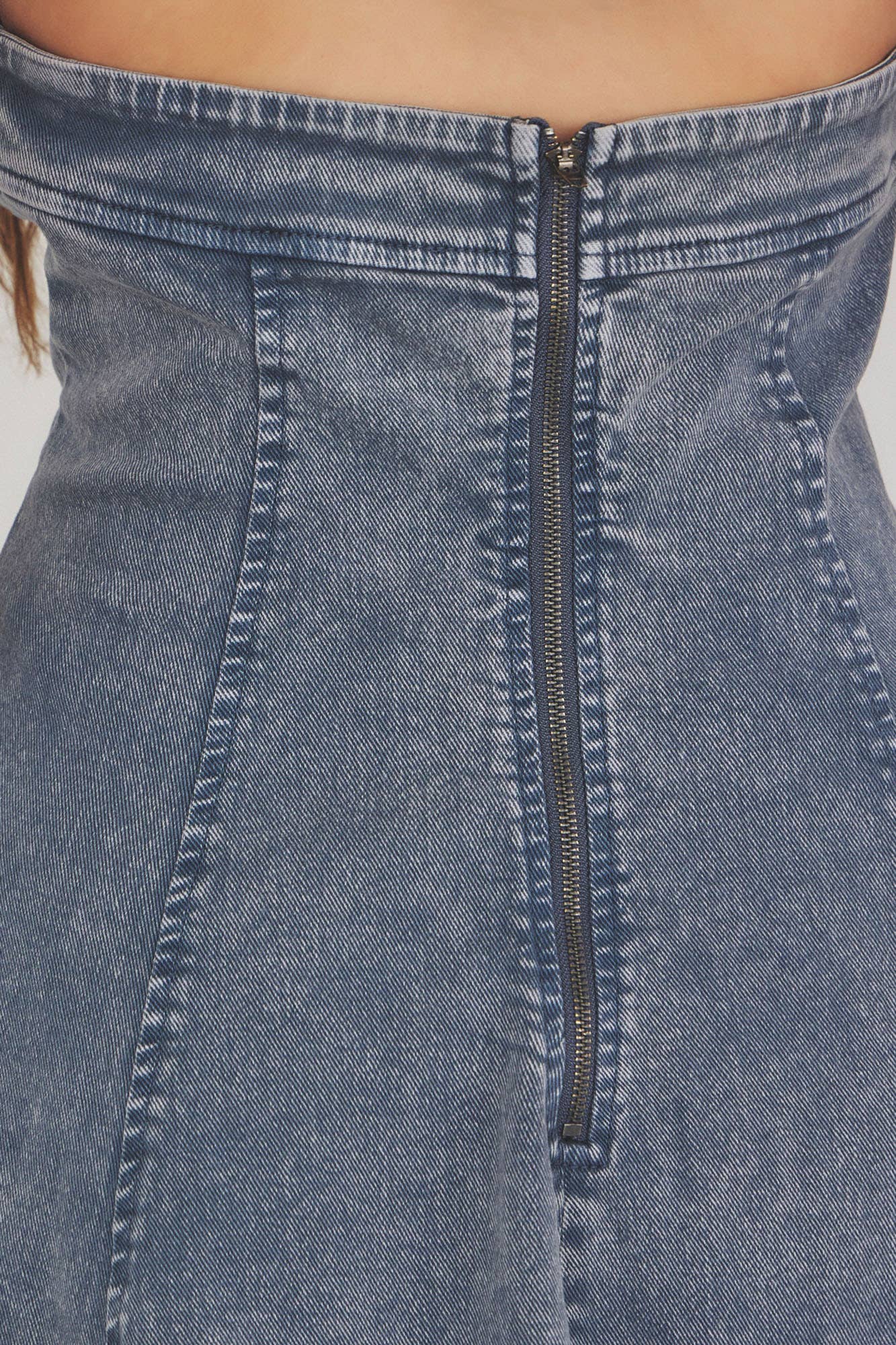 TIE HALTER NECK FLARE DRESS