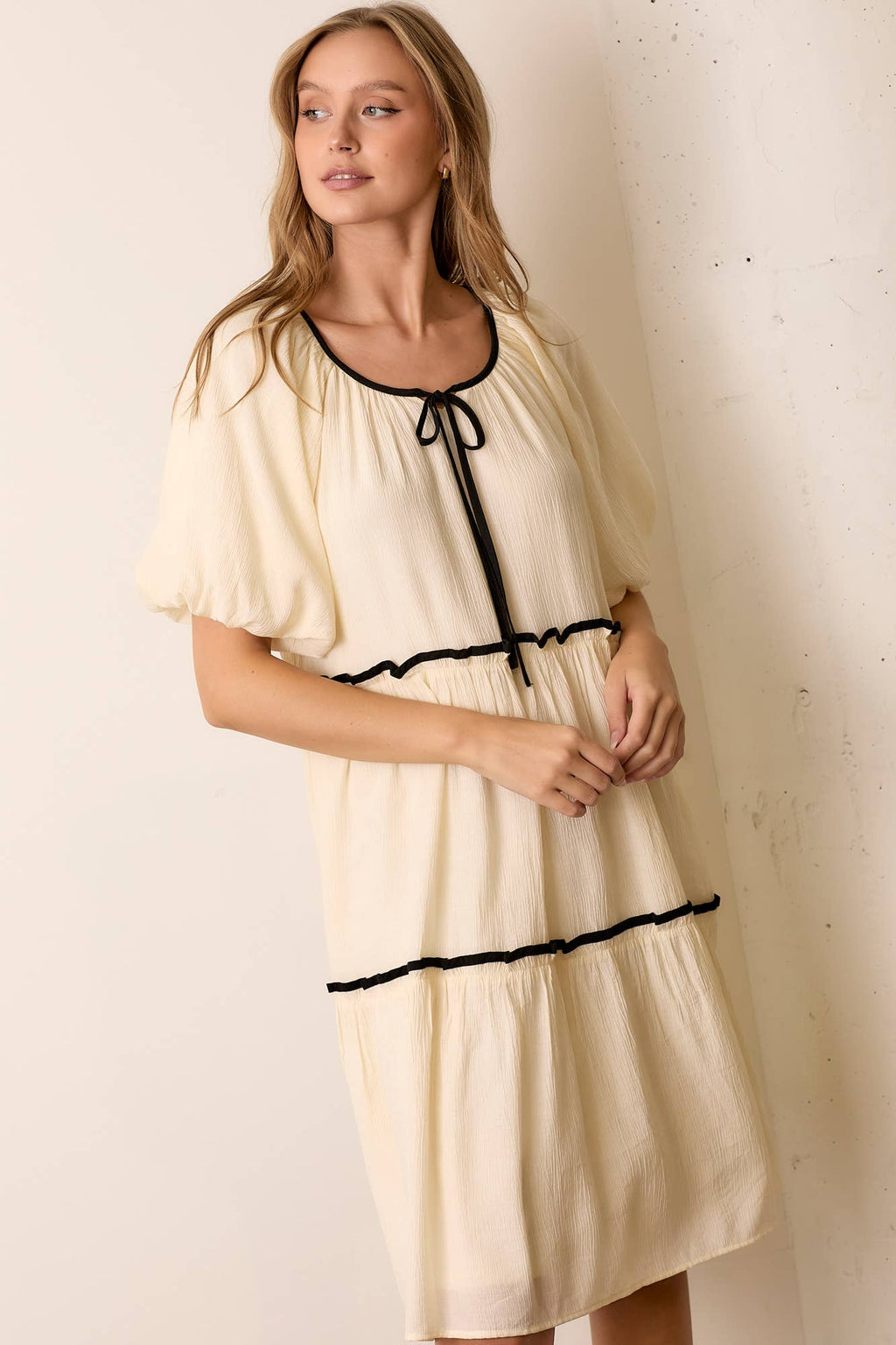 CONTRAST BINDING RUFFLED MINI DRESS