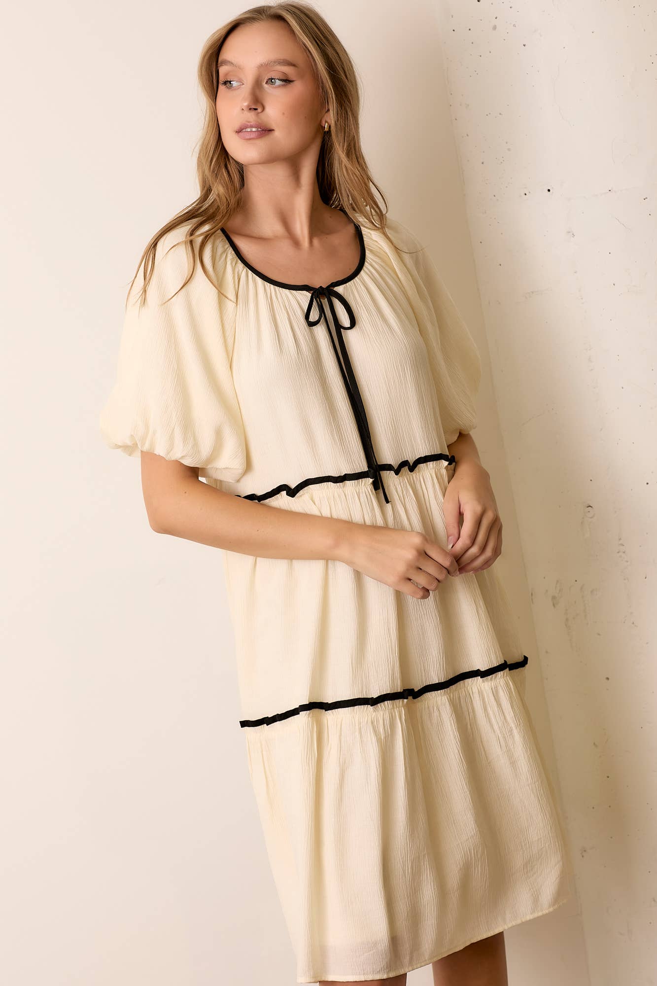 CONTRAST BINDING RUFFLED MINI DRESS