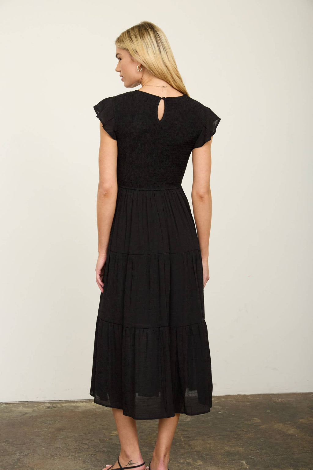 TIERED SMOCKED SHORT SLEEVE MIDI DRESS