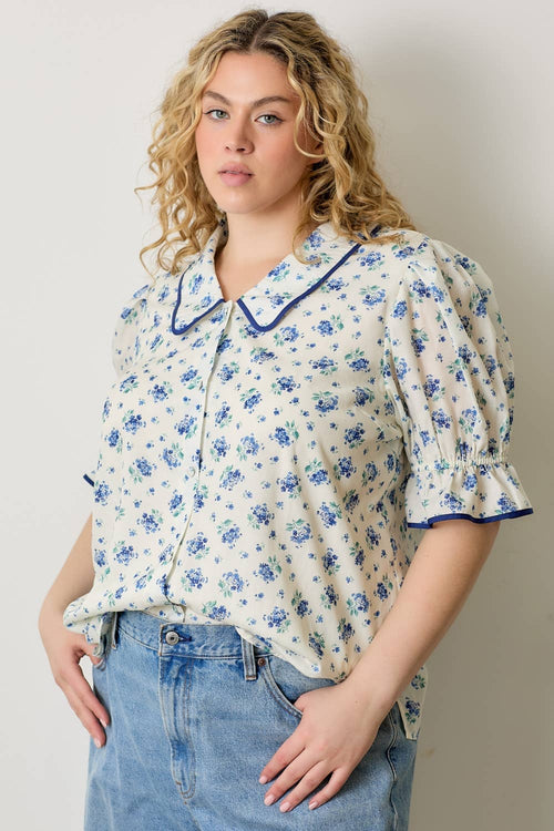 (PLUS) PRINTED FLORAL COLLAR TOP